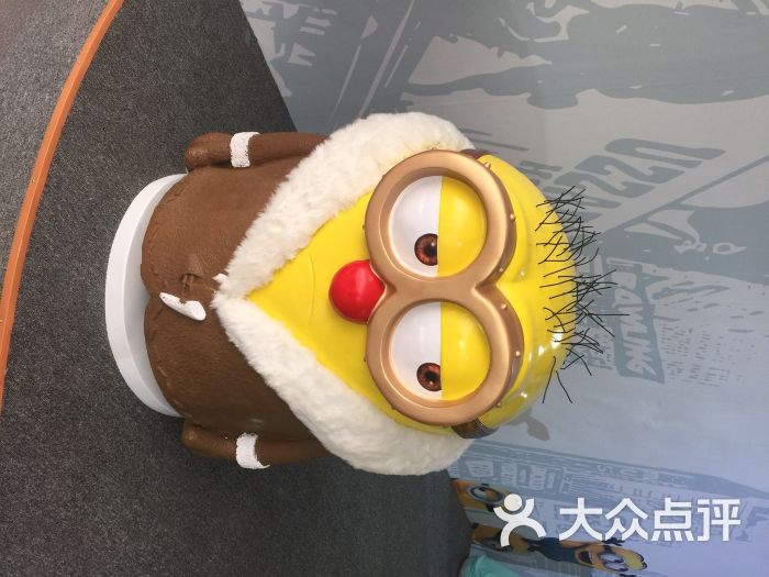 海滨嘉年华 女孩女孩-阳光明媚的海滨嘉年华：女孩们的欢笑与回忆