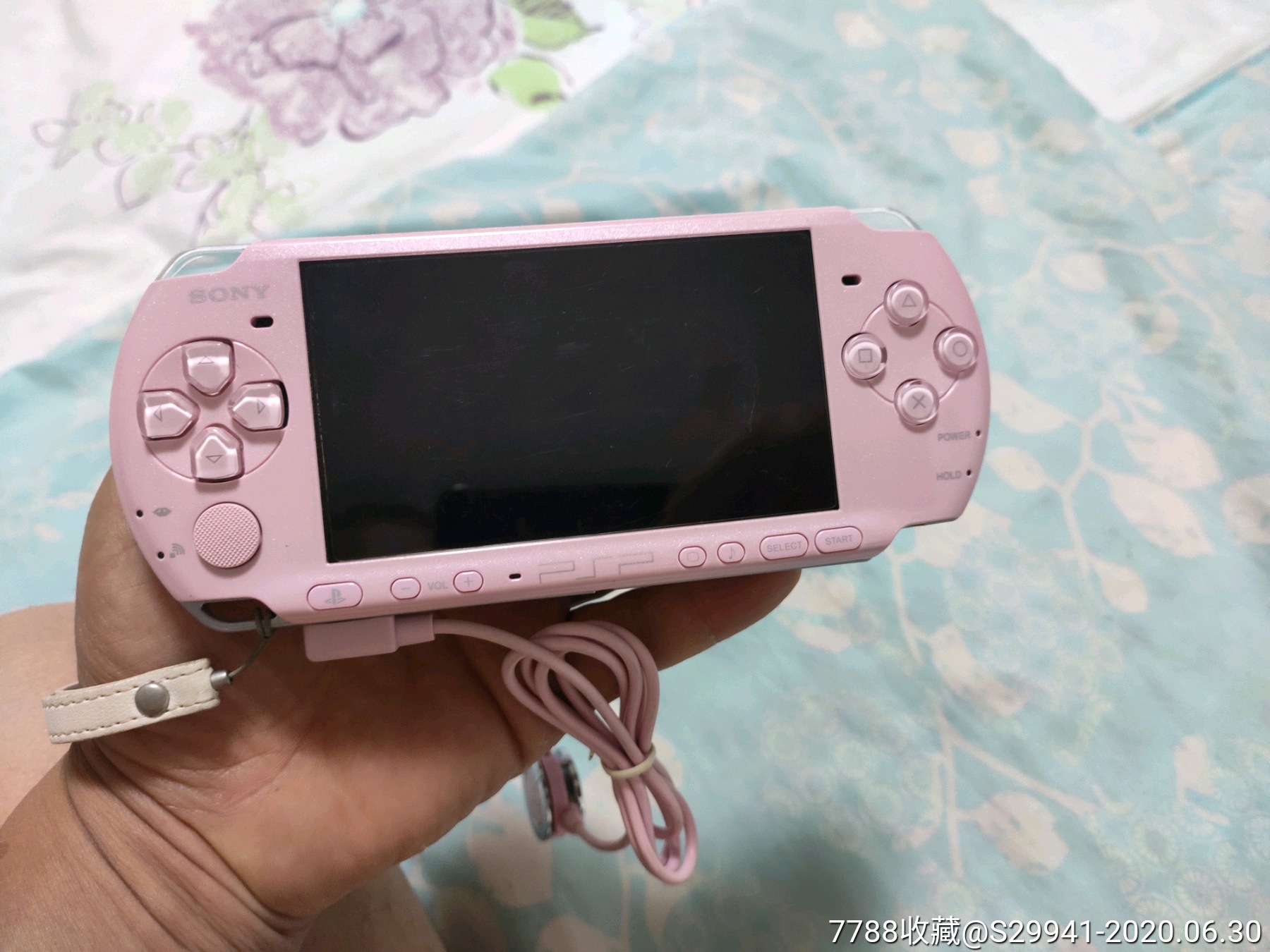 psp游戏手机-PSP 游戏手机：青春期的最佳伴侣，带来无限乐趣与挑战
