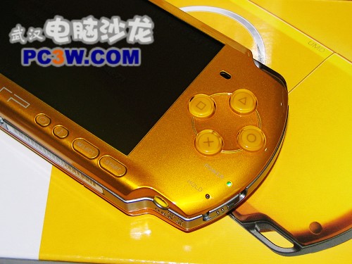 模拟器玩游戏卡顿是什么原因_模拟器玩金铲铲怎么和电脑一样_psp3000如何玩模拟器