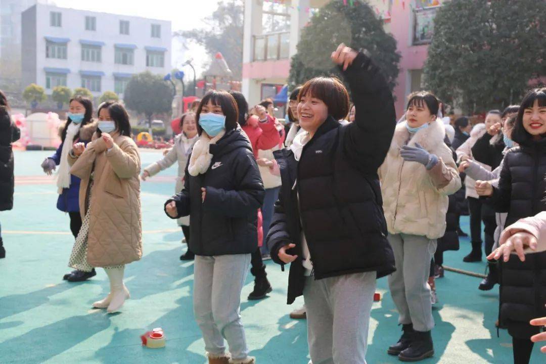 体育老师在班上要了我_体育老师要坐班吗_体育班老师要上课吗